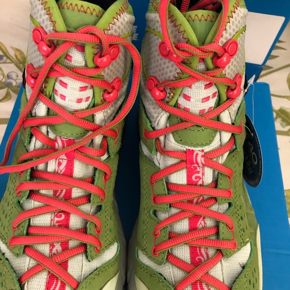 NWT HOKA W TOR Ultra High WP Fog Green 7 - Picture 3 of 6